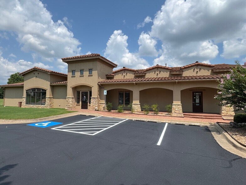 Primary Photo Of 4700 W Urbana St, Broken Arrow Medical For Lease