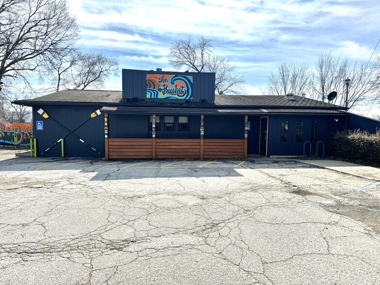 Primary Photo Of 1212 S Ironwood Dr, South Bend Restaurant For Sale