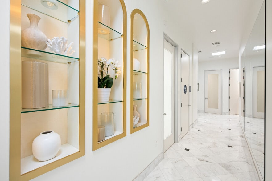 More Photos Of 11199 Sorrento Valley Rd, San Diego Office For Sale