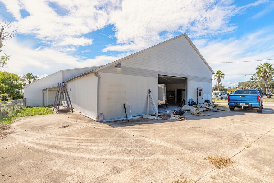 More Photos Of 529 Ridgewood Ave, Daytona Beach Freestanding For Lease