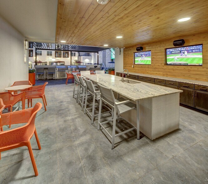 More Photos Of 200 Springtown Way, San Marcos Unknown For Lease