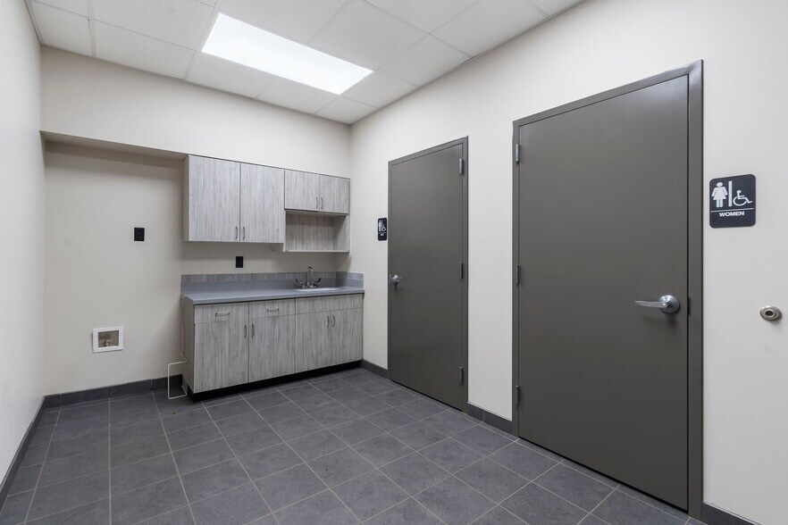 More Photos Of 1920 N National Ave, Springfield Warehouse For Lease