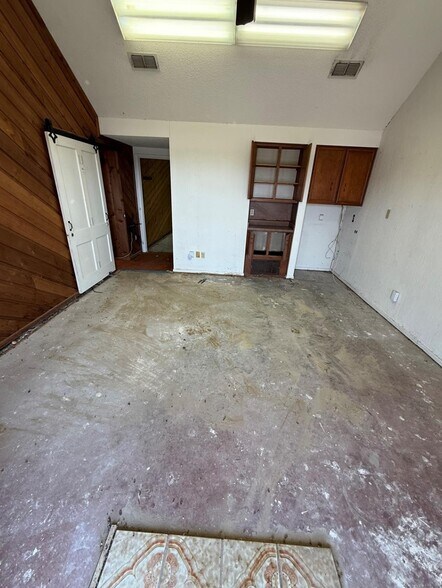 More Photos Of 825 N State Highway 121, Bonham Industrial For Sale