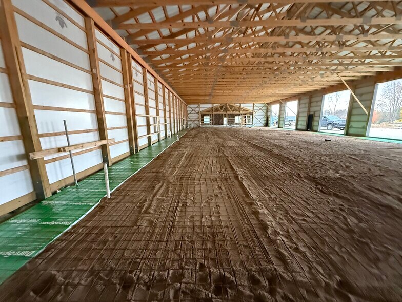 More Photos Of 1000 Enterprise Dr, Hastings Flex For Lease