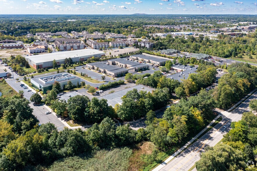 More Photos Of 41441-41541 W 11 Mile Rd, Novi Showroom For Lease