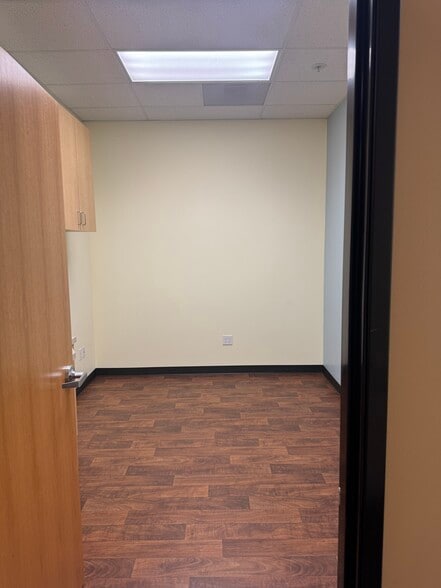 More Photos Of 10202 E Burnside St, Portland Apartments For Lease