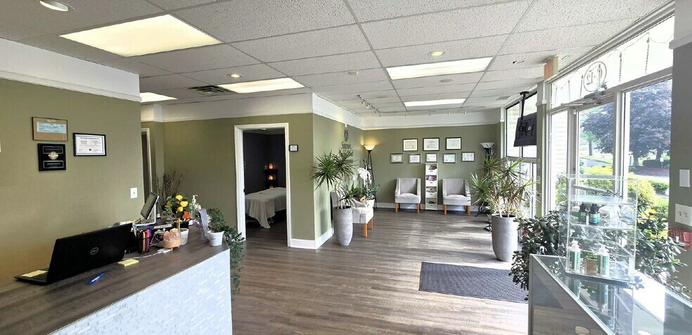 More Photos Of 246 Federal Rd, Brookfield Medical For Sale