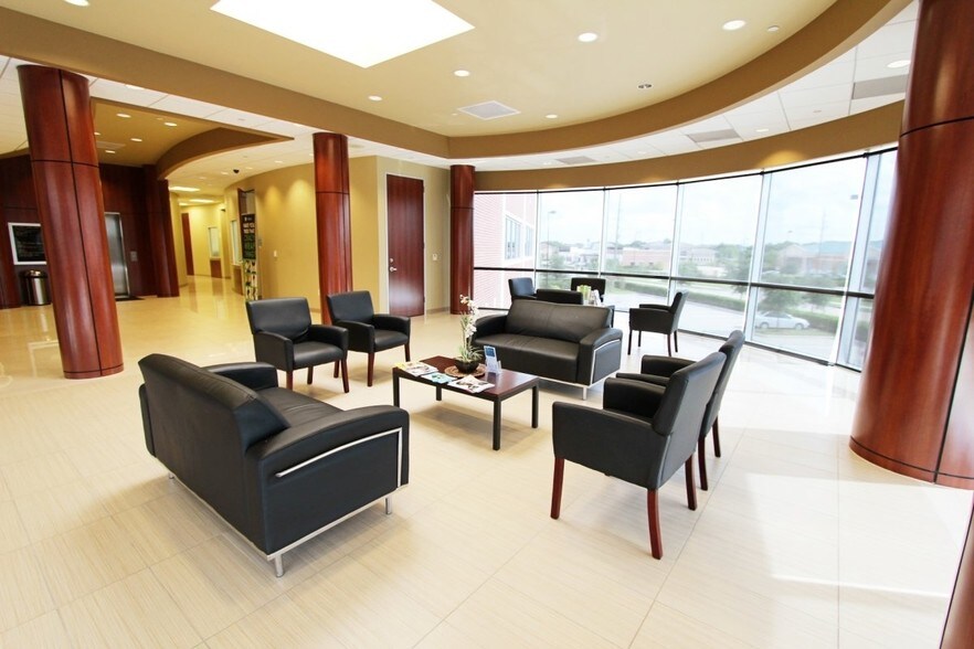 More Photos Of 1400 Creek Way Dr, Sugar Land Medical For Lease