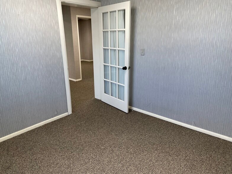 More Photos Of 4415-4427 E 31st St, Tulsa Unknown For Lease