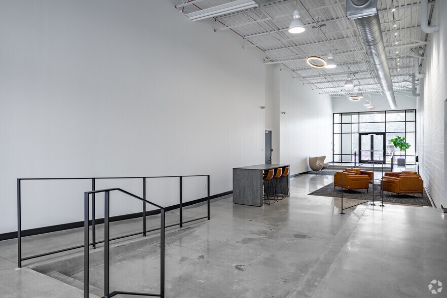 More Photos Of 5616 Peachtree Rd, Atlanta Loft Creative Space For Lease