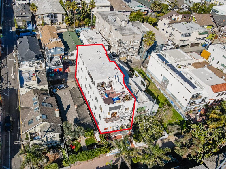 More Photos Of 19 Wavecrest Ave, Venice Apartments For Sale