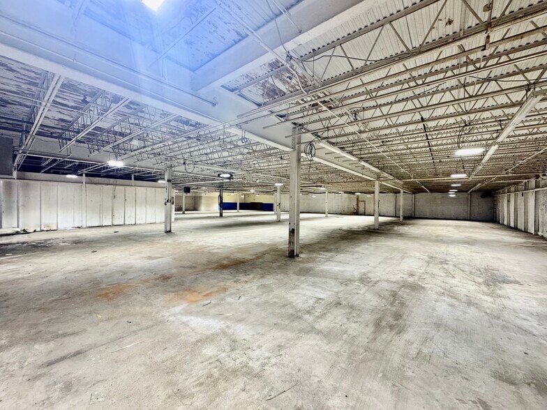 More Photos Of 1212 Lincoln Dr, High Point Manufacturing For Lease