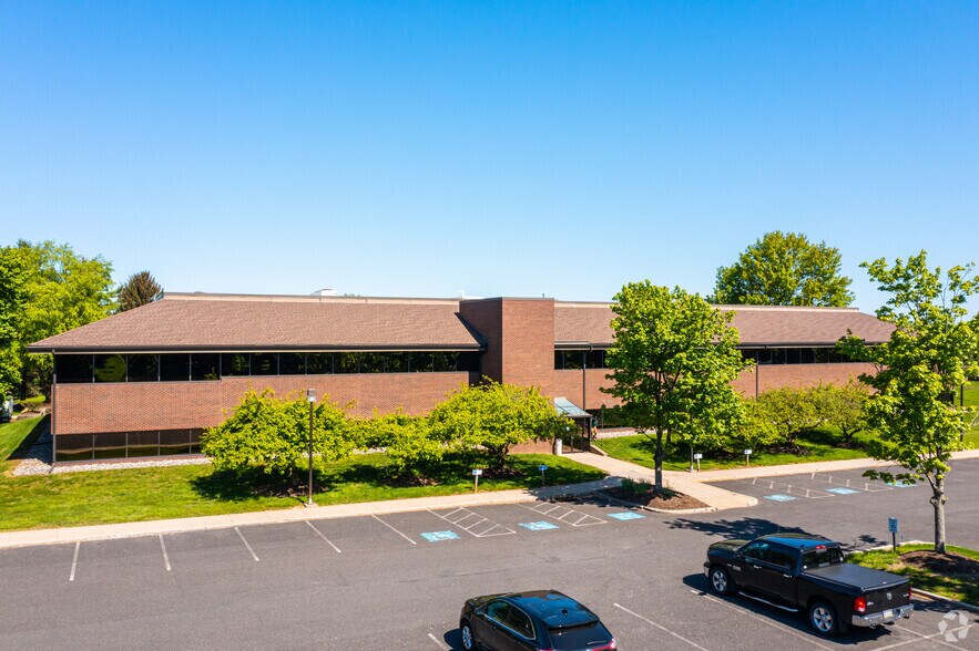 More Photos Of 1 Progress Dr, Horsham Township Office For Lease