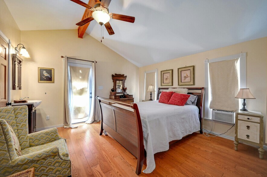 More Photos Of 23351 Ranch to Market 150 rd, Driftwood Specialty For Sale