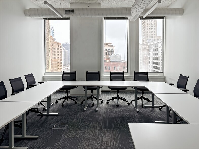 More Photos Of 1 N State St, Chicago Coworking Space