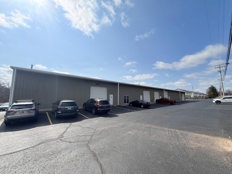 Primary Photo Of 1008 W Farmer St, Ozark Warehouse For Lease