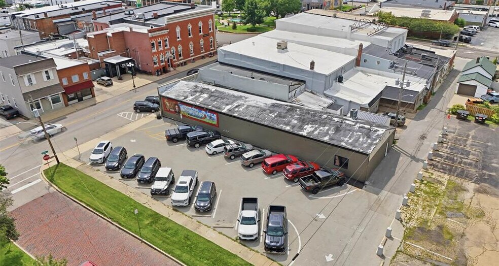 More Photos Of 122 N Main St, Washington General Retail For Lease