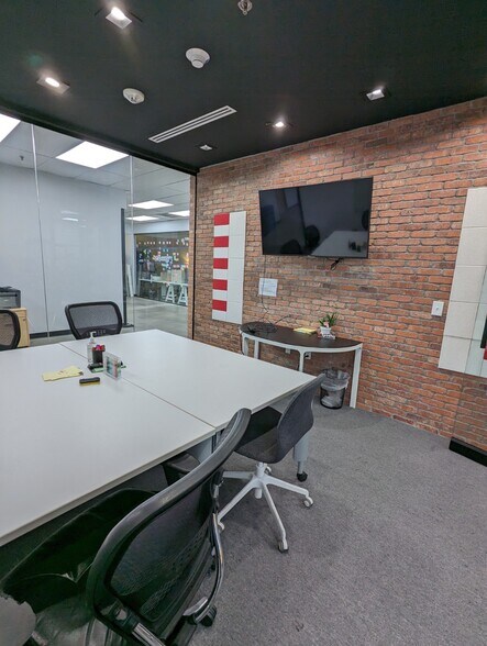More Photos Of 2705 Media Center Dr, Los Angeles Warehouse For Lease