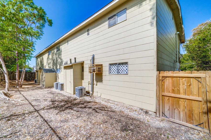 More Photos Of 216 Lucas St, San Antonio Apartments For Sale