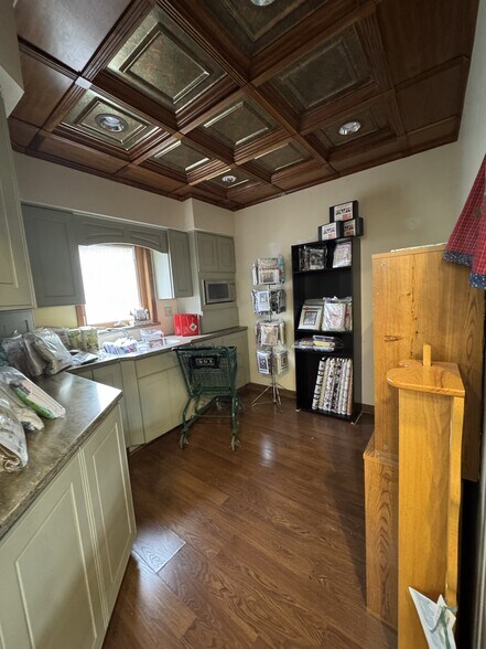 More Photos Of 1122-1128 Eureka Rd, Wyandotte Storefront Retail Office For Sale