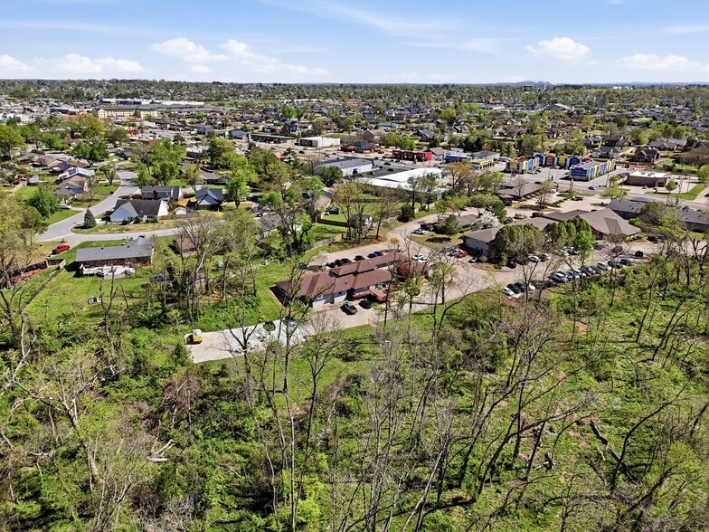 More Photos Of 6 Halsted Cir, Rogers Office For Lease