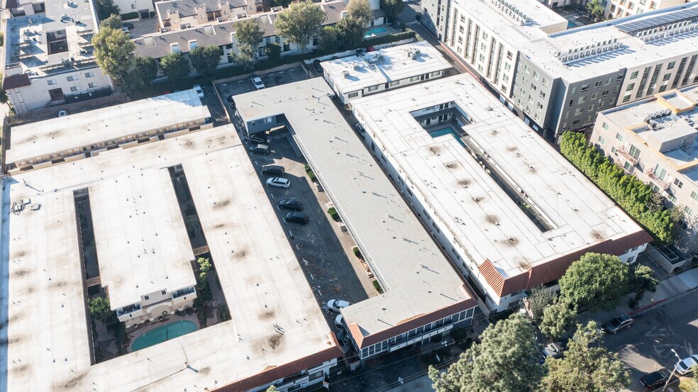 More Photos Of 18416 Halsted St, Northridge Apartments For Sale