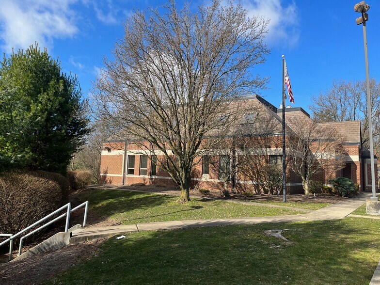 More Photos Of 2311 Bethel Church Rd, Bethel Park Medical For Lease