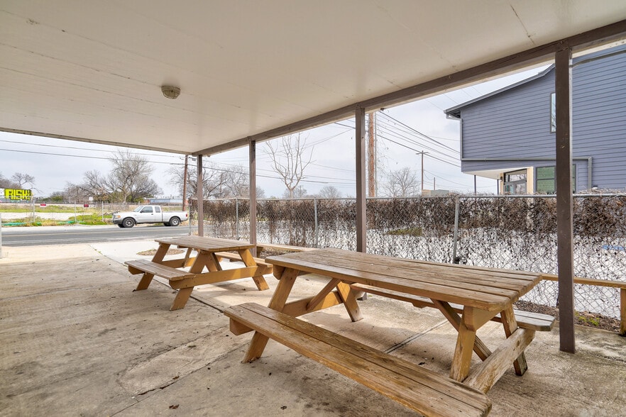 More Photos Of 2607 E 5th St, Austin Religious Facility For Sale