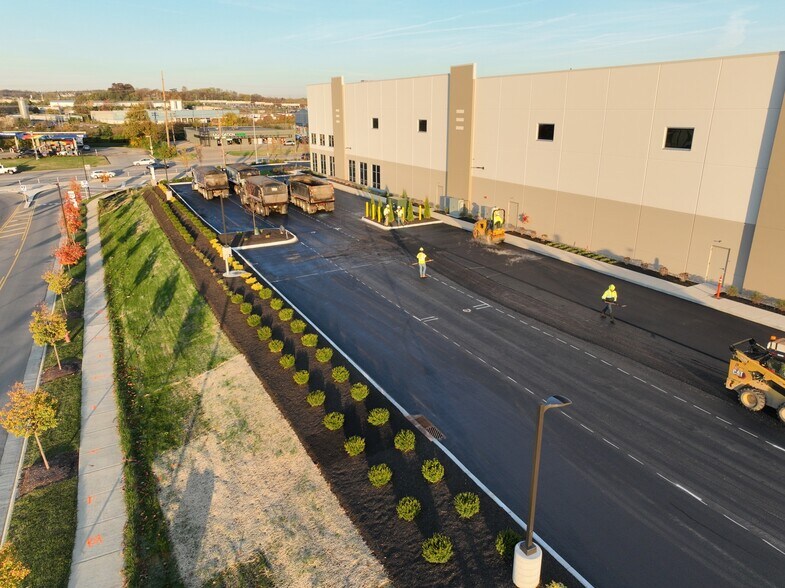 More Photos Of 1100 Strategic Pky, Springdale Warehouse For Lease