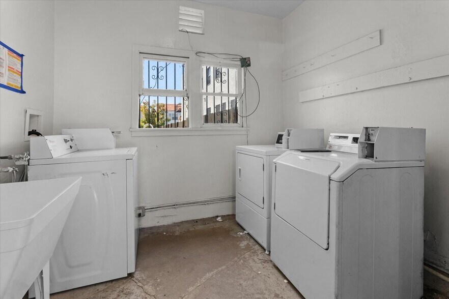 More Photos Of 630 S Cochran Ave, Los Angeles Apartments For Sale