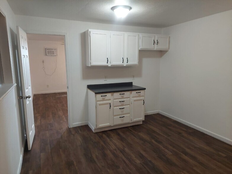 More Photos Of 7301 Galveston Rd, Houston Manufacturing For Lease