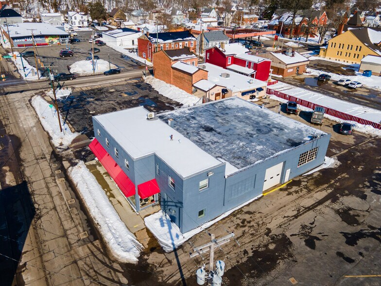 Primary Photo Of 208 E Lincoln Way, Lisbon Auto Repair For Sale