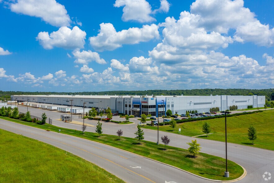 More Photos Of 100 Logistics Dr, Lebanon Distribution For Lease