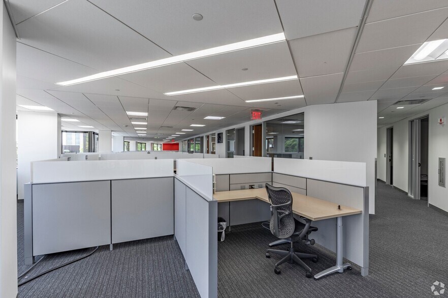 More Photos Of 613 NW Loop 410, San Antonio Office For Lease