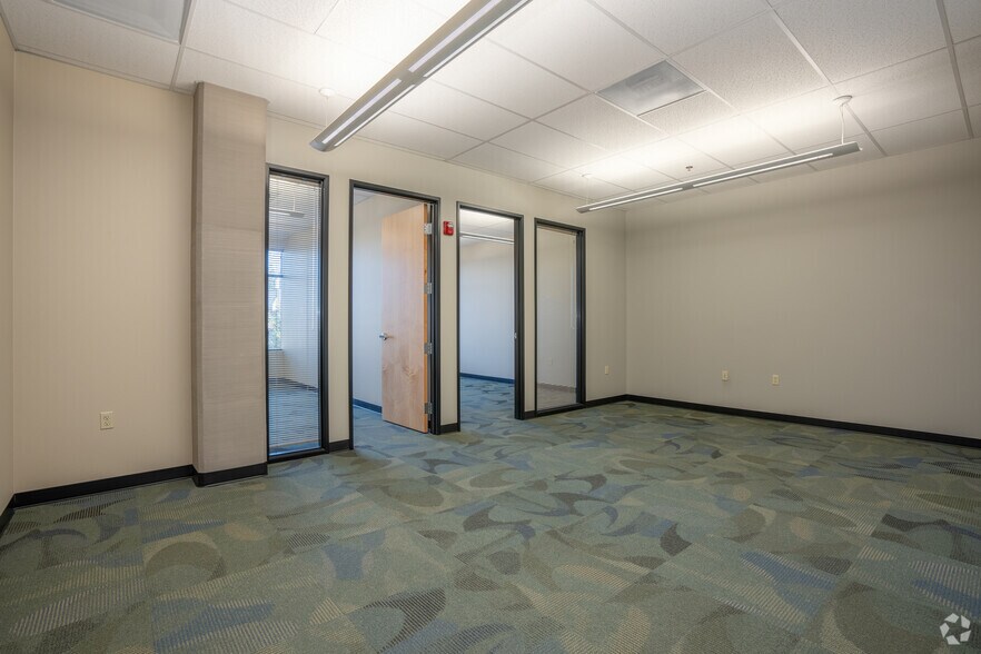 More Photos Of 18840 SW Boones Ferry Rd, Tualatin Office For Lease