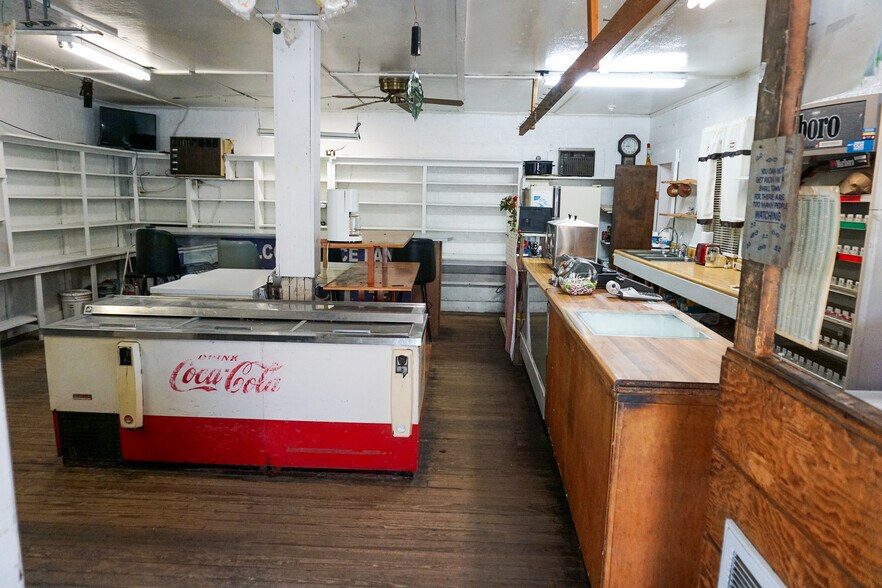 More Photos Of 109 Wilburn Valley Rd, Pearisburg General Retail For Sale