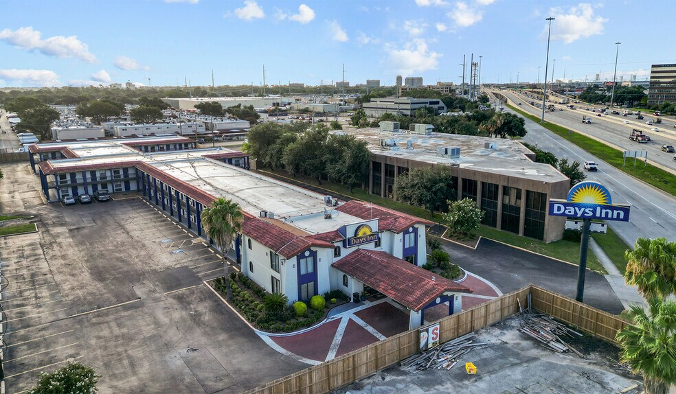 More Photos Of 11002 Northwest Fwy, Houston Hotel For Sale