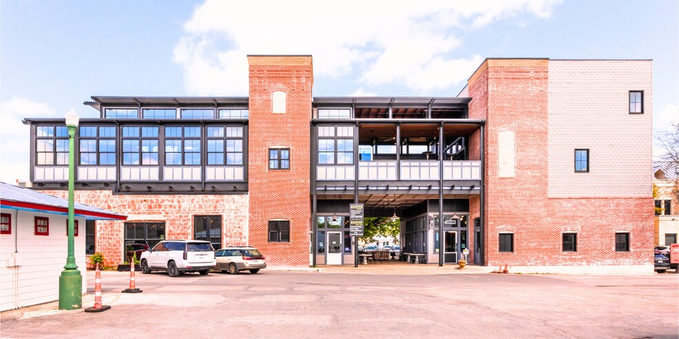 More Photos Of 153 S Main St, Boerne General Retail For Lease