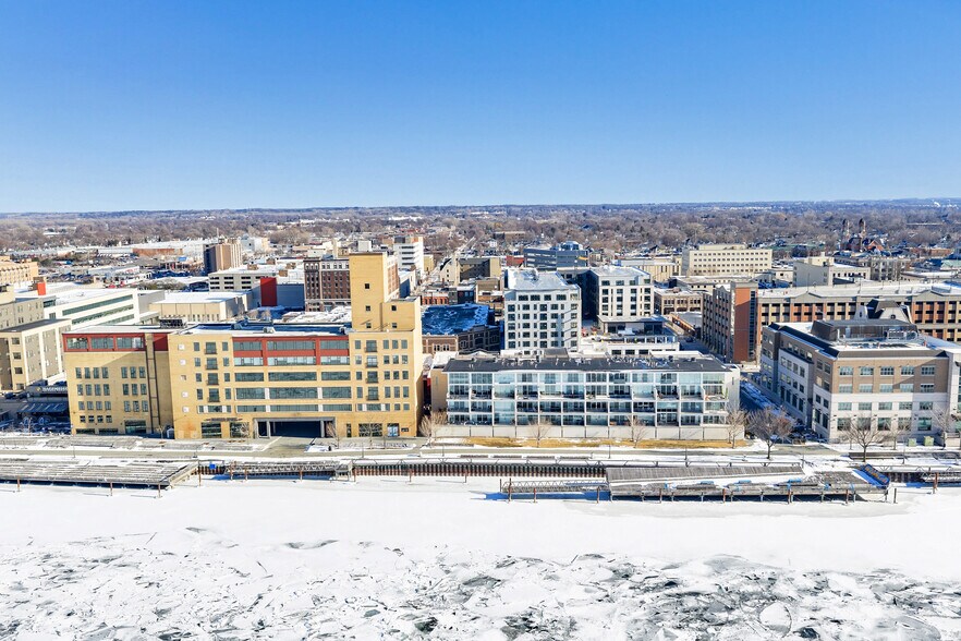 More Photos Of 215 N Washington St, Green Bay Loft Creative Space For Sale