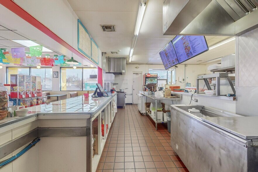 More Photos Of 2130-2301 Chelwood Park Blvd NE, Albuquerque Fast Food For Lease
