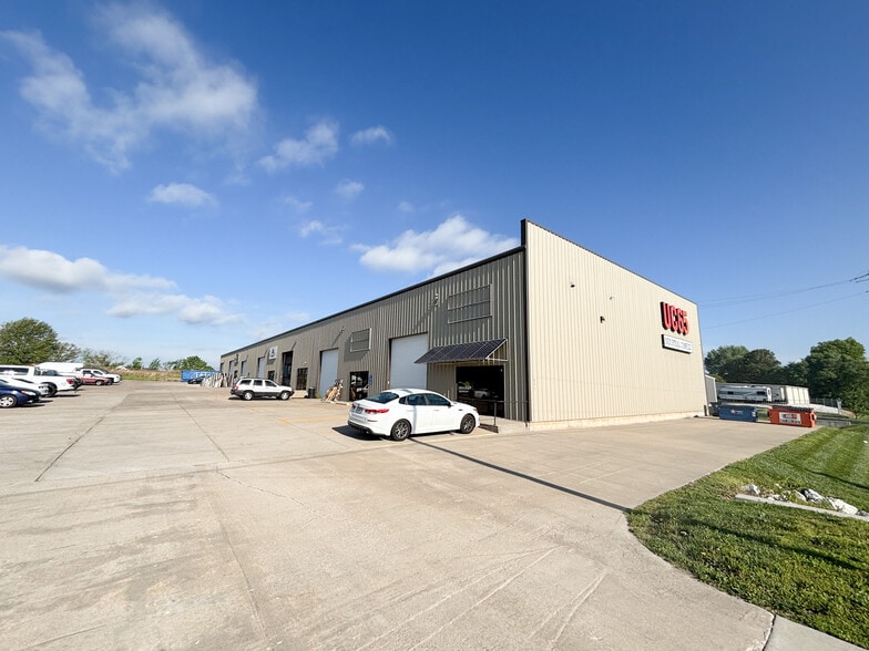 More Photos Of 4173 N 20th St, Ozark Warehouse For Lease