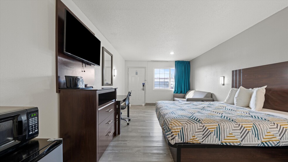 More Photos Of 635 S Highway 395, Hermiston Hotel For Sale