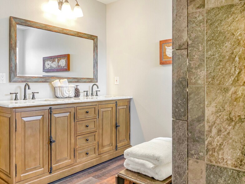 More Photos Of 38780 Longmere Way, Soldotna Hospitality For Sale