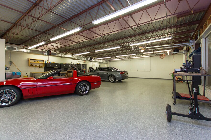 More Photos Of 4058 S Memorial Pky, Huntsville Warehouse For Sale