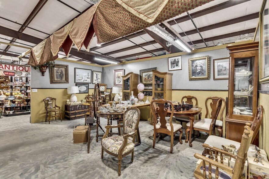 More Photos Of 2120 Old Highway 431 S, Greenbrier Freestanding For Sale