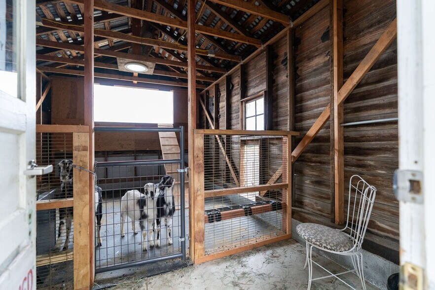 More Photos Of 1355 N Barlow St, Cornelius Winery Vineyard For Sale