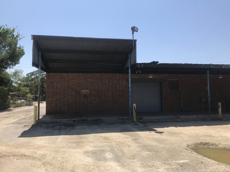 More Photos Of 2236 Southern Ave, Fayetteville Warehouse For Lease