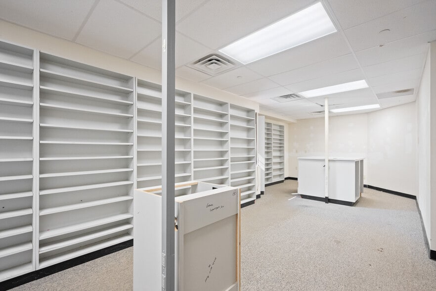 More Photos Of 1015 Michigan Ave, Logansport Flex For Sale