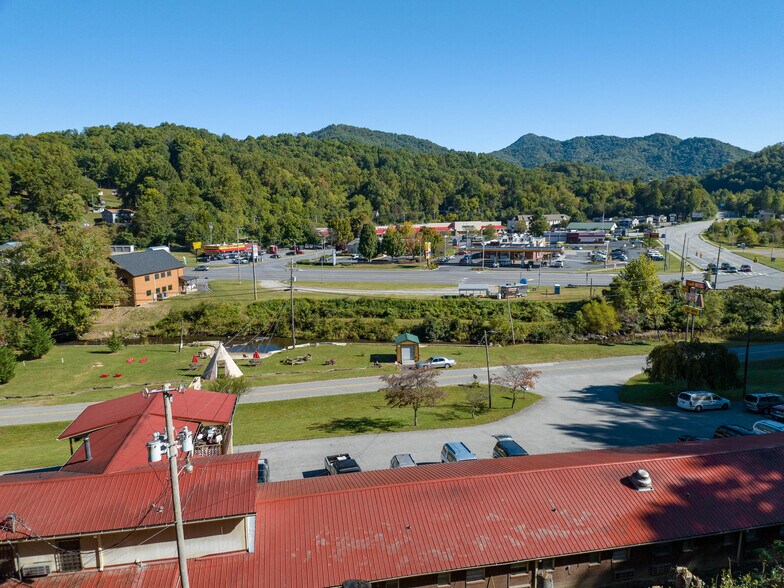 More Photos Of 125 Tee Pee Dr, Whittier Hotel For Sale