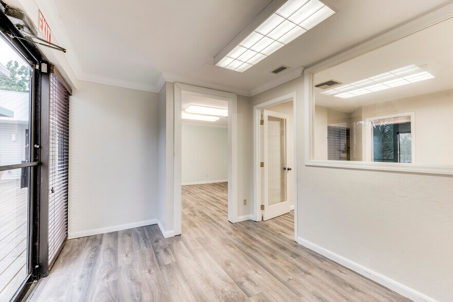 More Photos Of 1149 Periwinkle Way, Sanibel Office For Sale